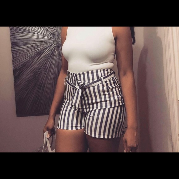New York & Company High-Waisted Striped Shorts — Size 6 ✨ (only worn once) - Picture 2 of 10